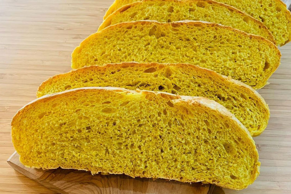 Ekşi Mayalı Zerdeçallı Ekmek